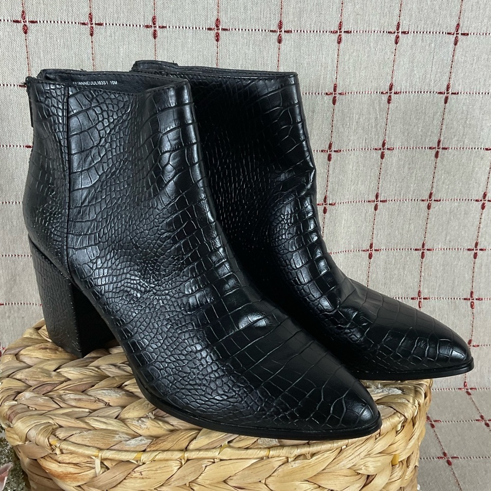 Steve Madden “Julianna” Black Croco Embossed Ankle Boots Size 10 Bootie - Picture 2 of 7